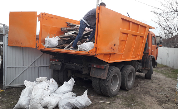 Вантажники для вивезення сміття